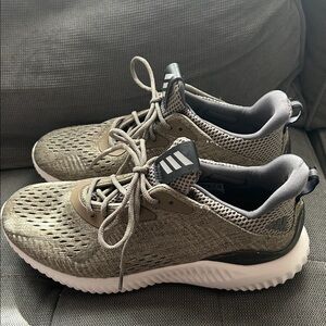 Adidas alphabounce 1 Women's green Athletic Sneakers 8.5 NWOT